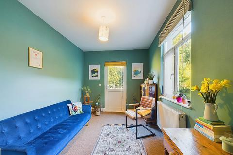 Flat 2, 6 Farnaby Road, Bromley, BR1 4BJ