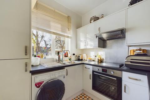 Flat 2, 6 Farnaby Road, Bromley, BR1 4BJ