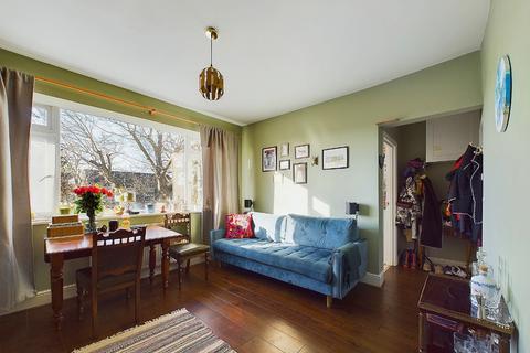 Flat 2, 6 Farnaby Road, Bromley, BR1 4BJ