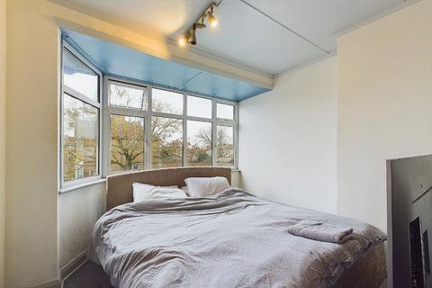 27 Carlyle Avenue, Bromley, BR1 2RB
