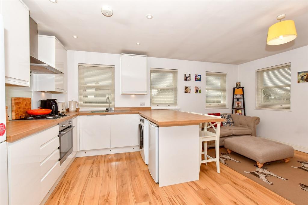 Lounge/Kitchen