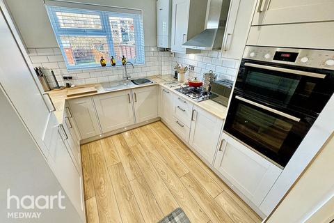 205 Carnation Road, Rochester, ME2 2YG