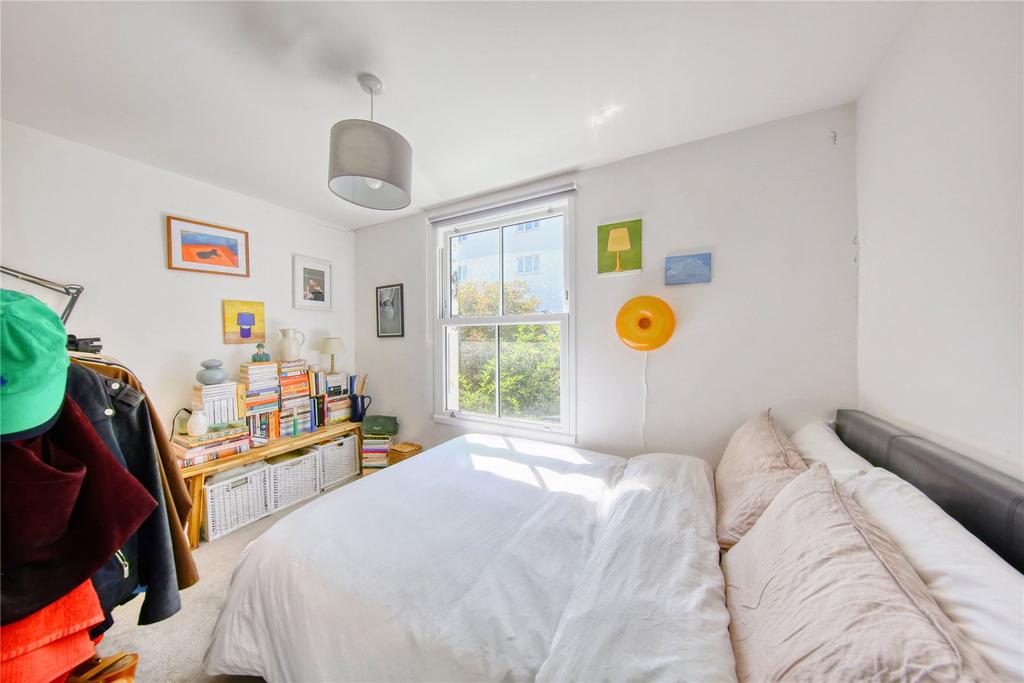 Hayter Road, SW2 3 bed apartment to rent - £3,200 pcm (£738 pw)