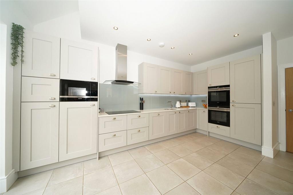 Millet Way, Broadway, Worcestershire... 3 bed semidetached house for