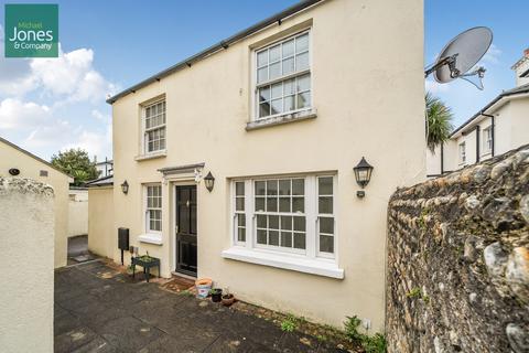 2 bedroom detached house to rent, Crescent Road, Worthing, West Sussex, BN11