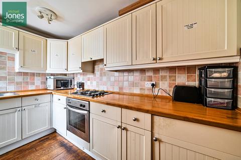 2 bedroom detached house to rent, Crescent Road, Worthing, West Sussex, BN11