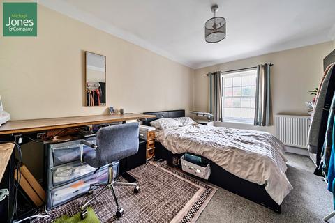 2 bedroom detached house to rent, Crescent Road, Worthing, West Sussex, BN11