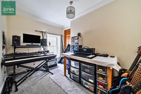 2 bedroom detached house to rent, Crescent Road, Worthing, West Sussex, BN11