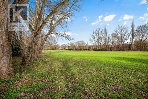 28, Grange Mansions Kingston Road, Epsom, KT17 2AD