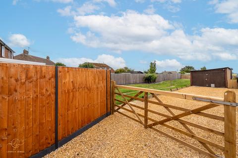 12 Ashbeach Road, Ramsey St Marys, Huntingdon, PE26 2SZ