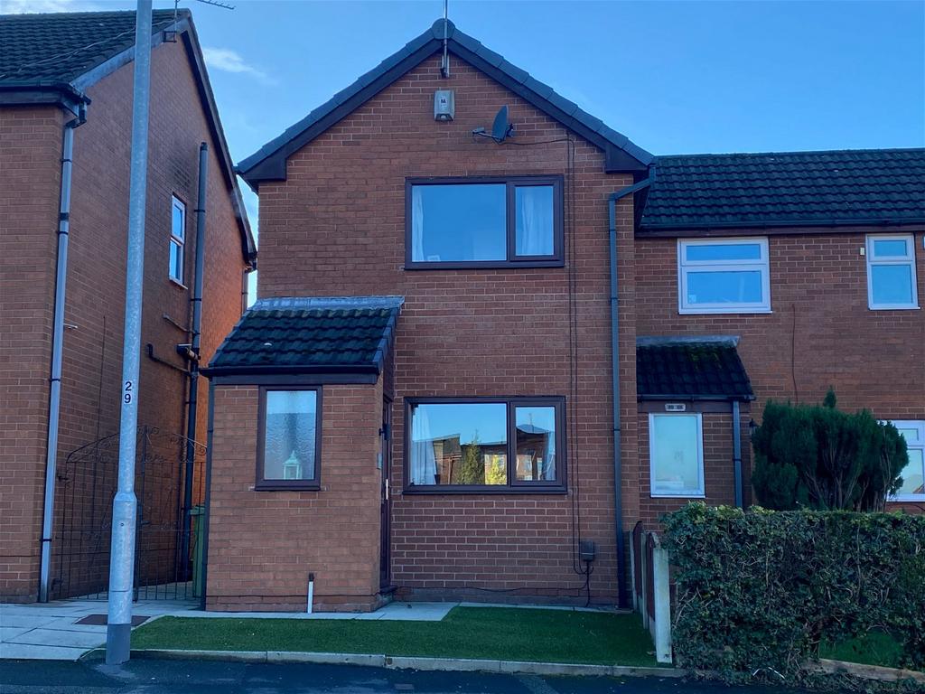 Hunt Lane, Chadderton 2 bed semidetached house for sale £170,000