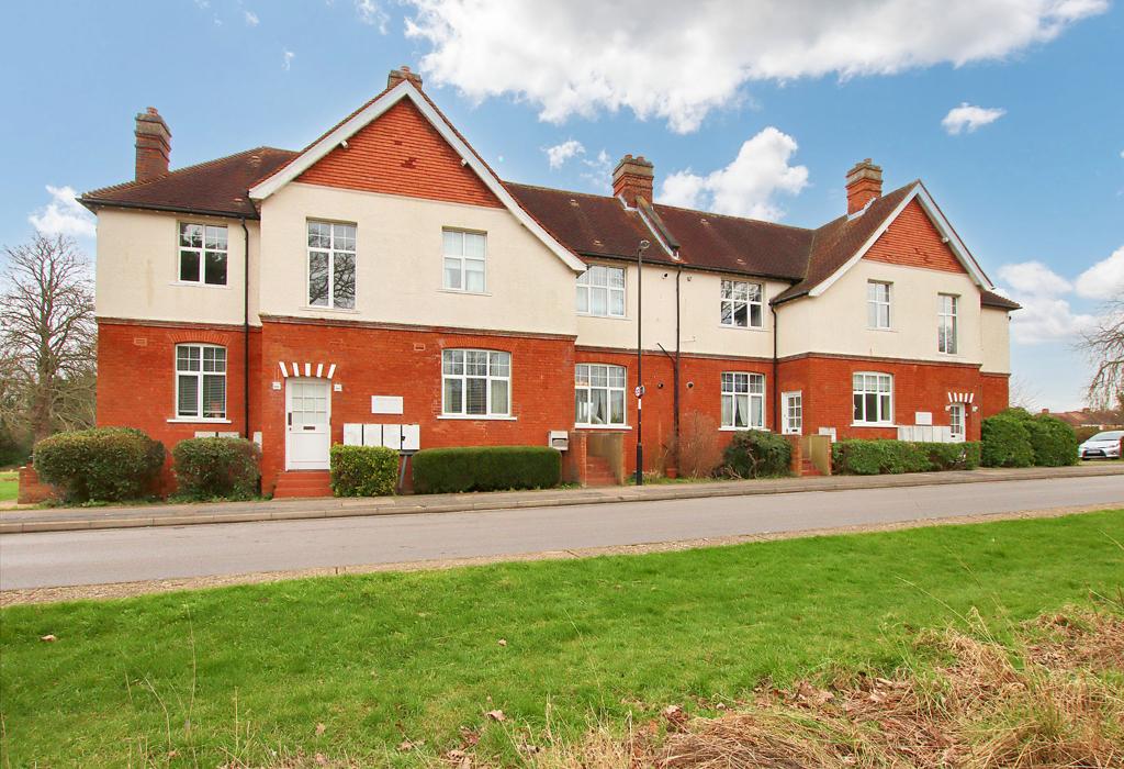 Shirley Oaks Road, Shirley Oaks Village 1 bed apartment for sale £265,000