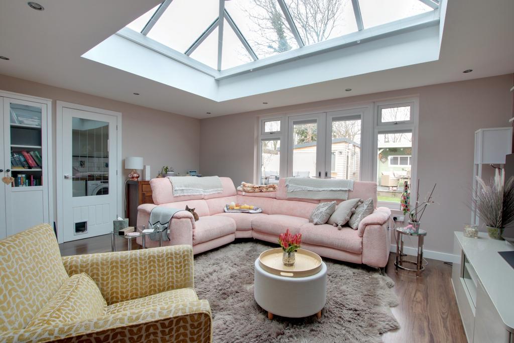 ABBEYFIELD DRIVE, FAREHAM. GUIDE... 3 bed semidetached house for sale