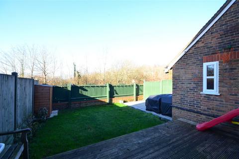6 Bluebell Close, East Grinstead, RH19 1RS