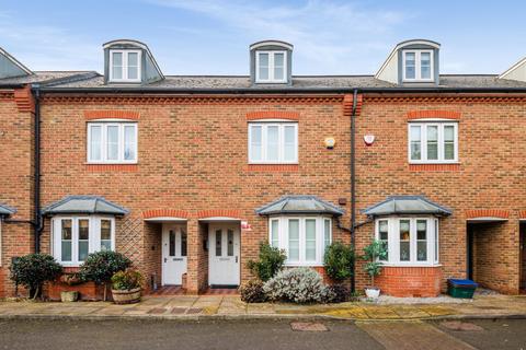 4 Kingsleigh Close, Brentford, TW8 0PA