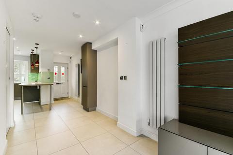 4 Kingsleigh Close, Brentford, TW8 0PA
