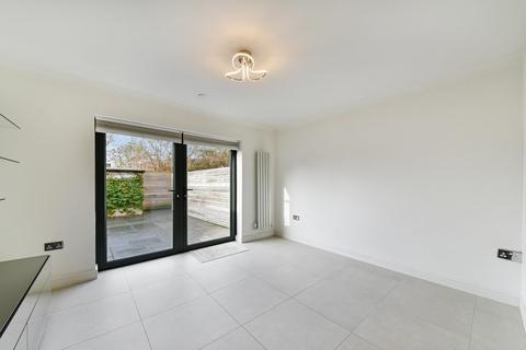 4 Kingsleigh Close, Brentford, TW8 0PA