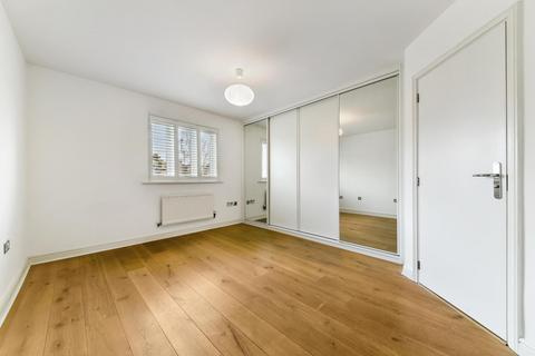 4 Kingsleigh Close, Brentford, TW8 0PA