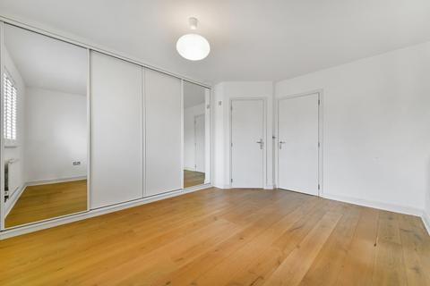4 Kingsleigh Close, Brentford, TW8 0PA