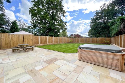 12 Chatsworth Close, Cheswick Green, Solihull, B90 4SW