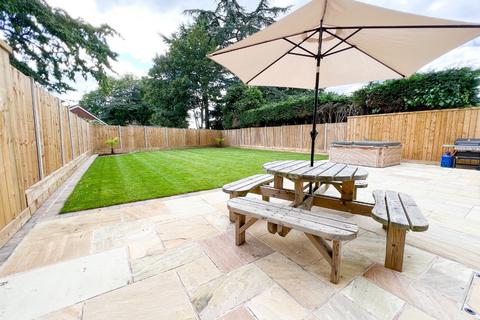 12 Chatsworth Close, Cheswick Green, Solihull, B90 4SW