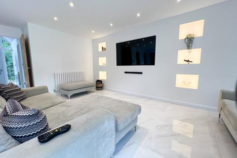 12 Chatsworth Close, Cheswick Green, Solihull, B90 4SW