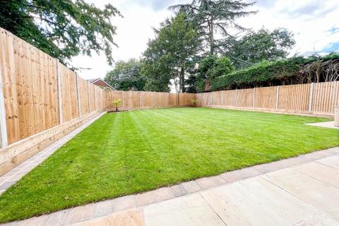 12 Chatsworth Close, Cheswick Green, Solihull, B90 4SW