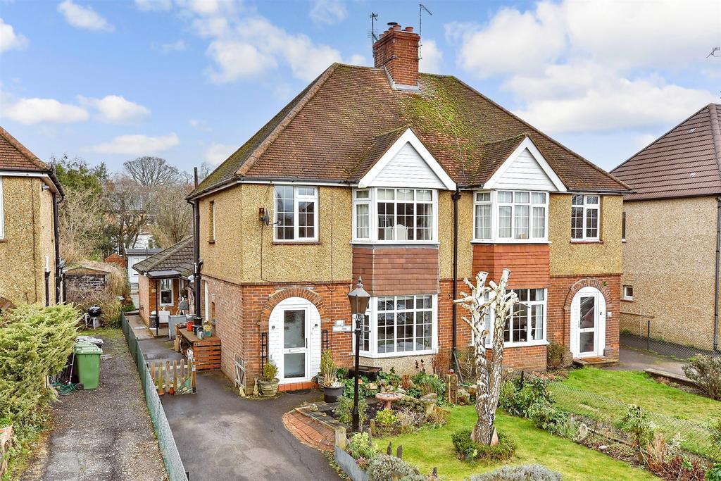 Bell Hill, Petersfield, Hampshire 3 bed semidetached house for sale