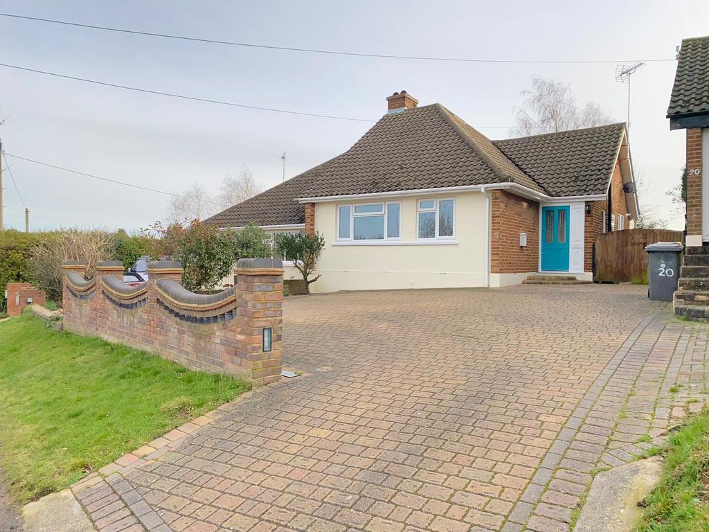 Broadlands Avenue, Rayleigh SS6 3 bed semidetached bungalow £484,995