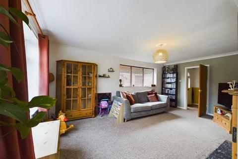 7 Greenacres Road, Worcester, WR2 5EZ