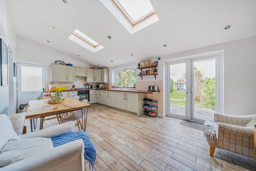 Kitchen/ Breakfast