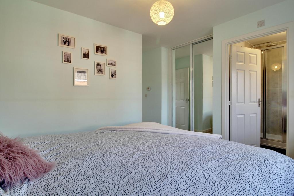Bedroom 1 - reverse view