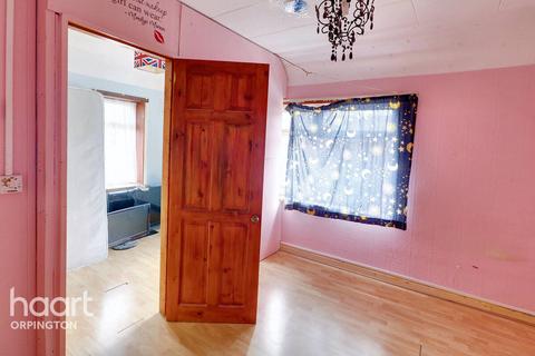 15 Framlingham Crescent, London, SE9 4AB