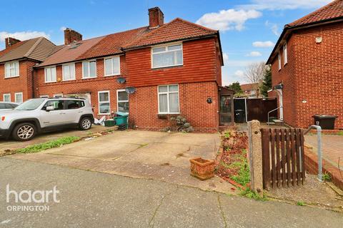 15 Framlingham Crescent, London, SE9 4AB
