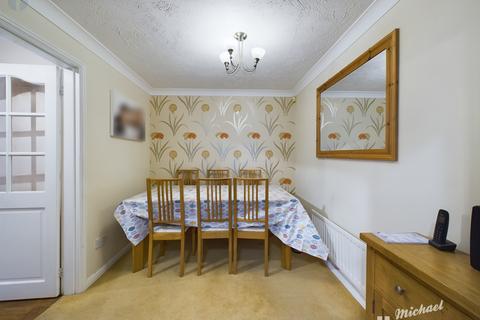 3 bedroom detached house for sale, Sandhill Way, Aylesbury, Buckinghamshire
