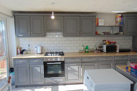 4 bedroom end of terrace house for sale - Canning Town, London, E16