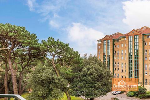 2 bedroom flat for sale, Eastcliff, Bournemouth, spacious balcony flat