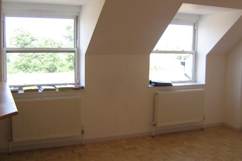 1 bedroom flat to rent, Central Road, Worcester Park KT4