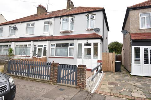 3 bedroom semi-detached house for sale, 3 bedroom Semi Detached House in Southend on Sea
