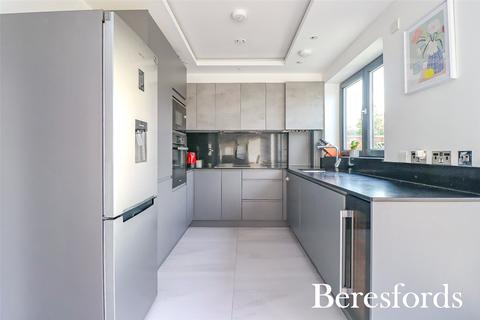 120 Howard Road, Upminster, RM14 2UU
