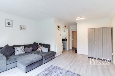 1 bedroom flat for sale - Royal Oak Drive, Wickford, SS11