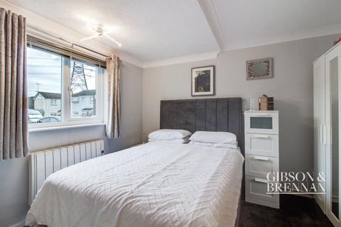 1 bedroom flat for sale - Royal Oak Drive, Wickford, SS11