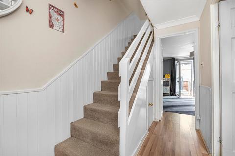 3 bedroom terraced house for sale, Canterbury Close, London E6