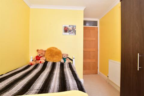 16 Beaufort Road, Rochester, ME2 3SW