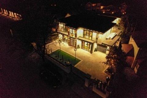 undefined, Hale, Altrincham WA15