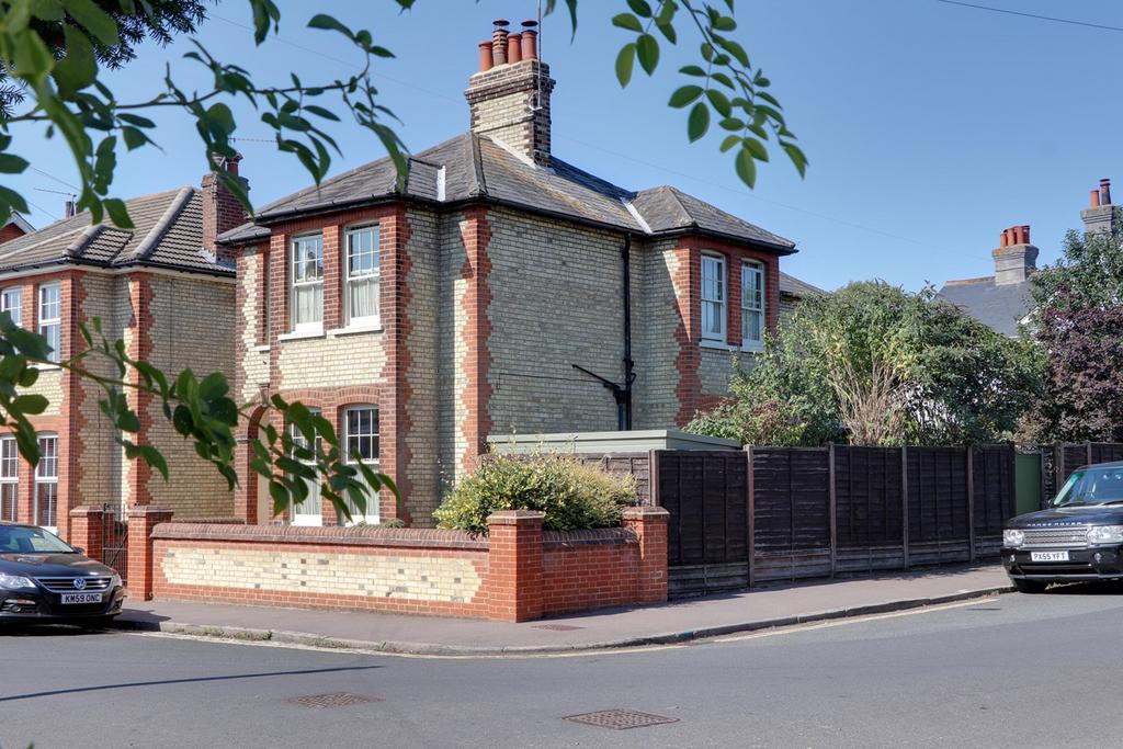 Essex Road, Stevenage SG1 3 bed detached house for sale £650,000