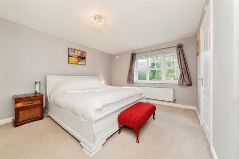 3 Sandringham Close, Borehamwood, WD6 2FY
