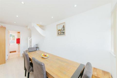 3 Sandringham Close, Borehamwood, WD6 2FY