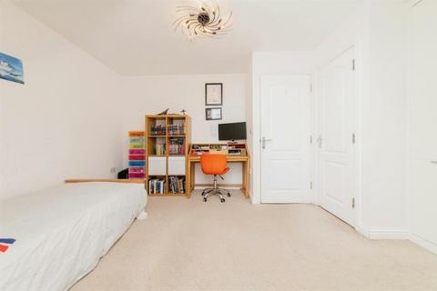 3 Sandringham Close, Borehamwood, WD6 2FY