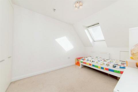 3 Sandringham Close, Borehamwood, WD6 2FY